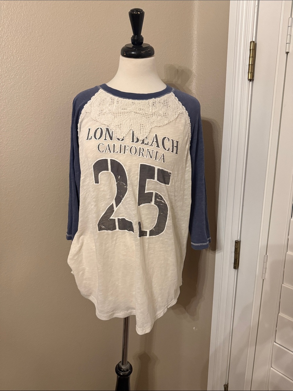 We the free Long Beach California 25 Graphic Raglan Top - Cream & Navy